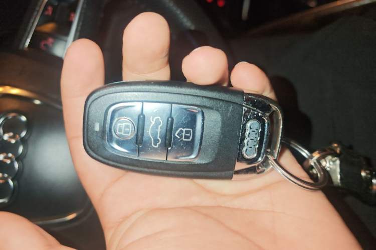 Used Audi Q5 2010 3.2 FSI Sport Edition Vehicle Key