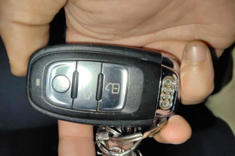 Used Audi Q5 2010 3.2 FSI Off-road Version Vehicle Key