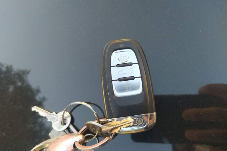 Used Audi Q5 2010 3.2 FSI Sport Edition Vehicle Key