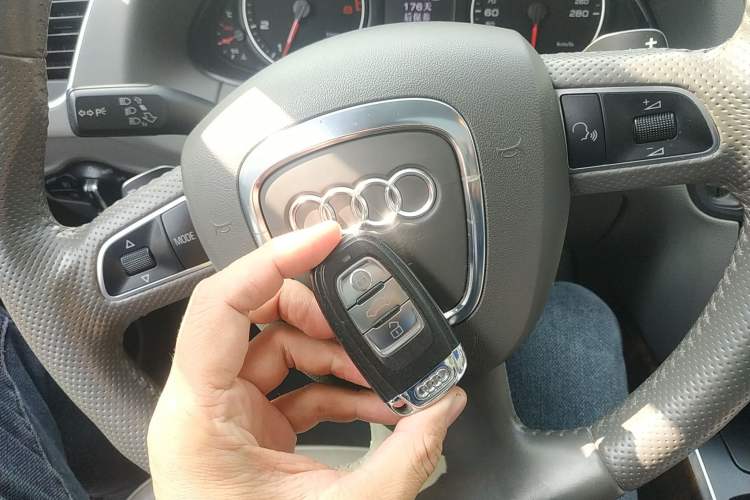 Used Audi Q5 2010 3.2 FSI Sport Edition Vehicle Key