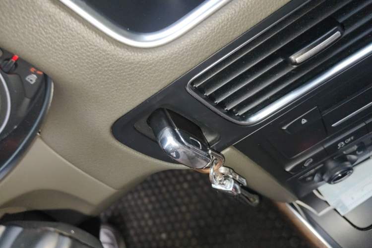 Used Audi Q5 2010 3.2 FSI Sport Edition Vehicle Key