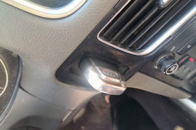 Used Audi Q5 2010 2.0TFSI Technology Edition Vehicle Key