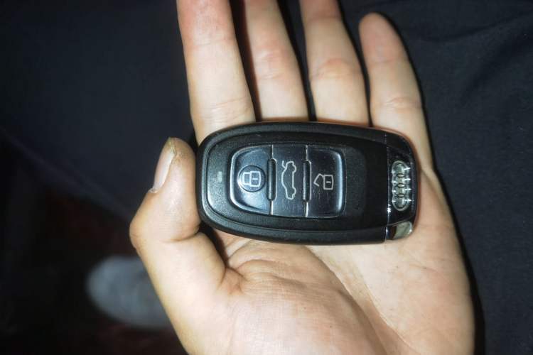 Used Audi Q5 2010 3.2 FSI Sport Edition Vehicle Key