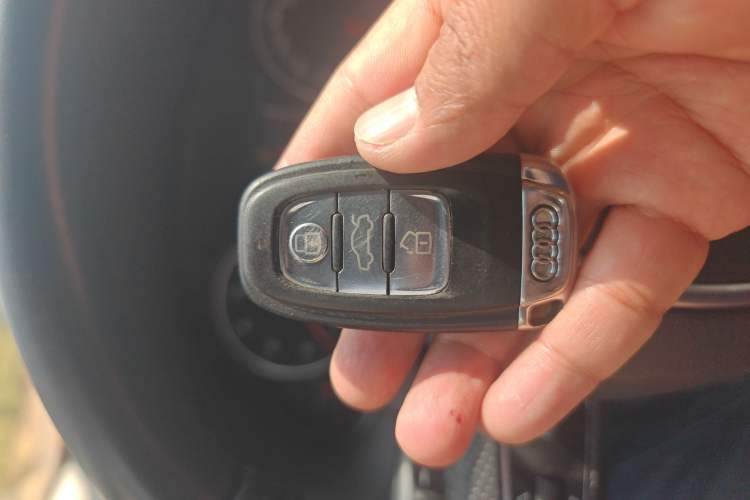 Used Audi Q5 2010 3.2 FSI Sport Edition Vehicle Key