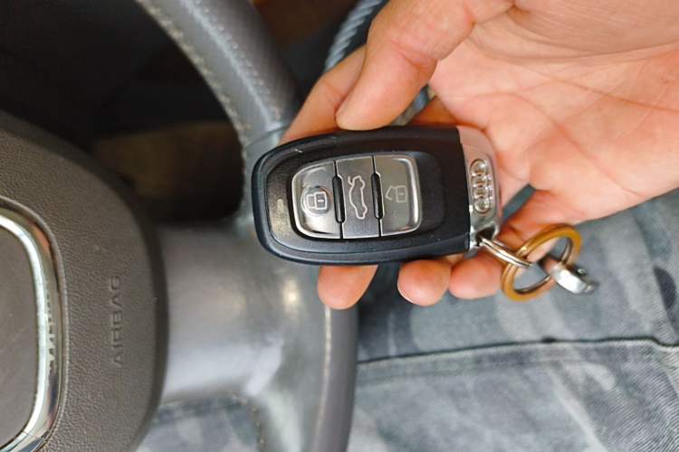 Used Audi Q5 2010 3.2 FSI Sport Edition Vehicle Key