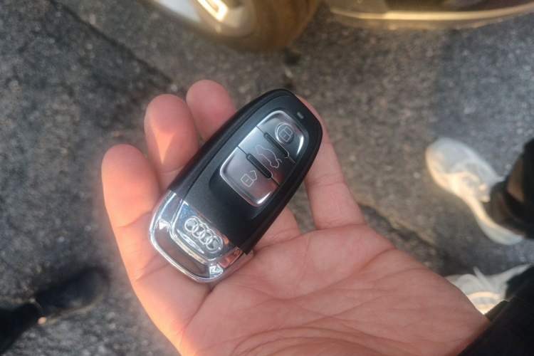 Used Audi Q5 2010 3.2 FSI Sport Edition Vehicle Key