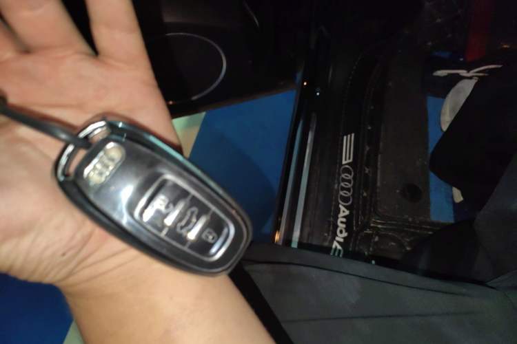 Used Audi Q5 2010 3.2 FSI Sport Edition Vehicle Key