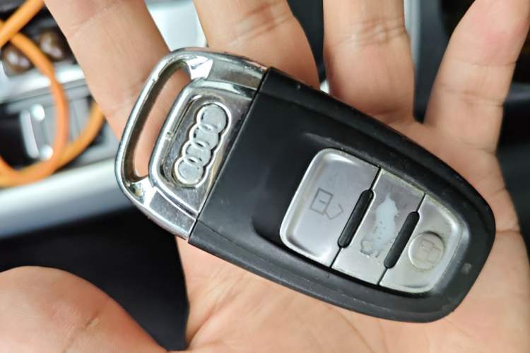 Used Audi Q5 2010 2.0TFSI Off-Road Version Vehicle Key