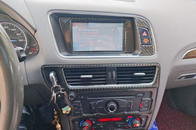 Used Audi Q5 2010 3.2 FSI Off-road Version Audio And AC Panel