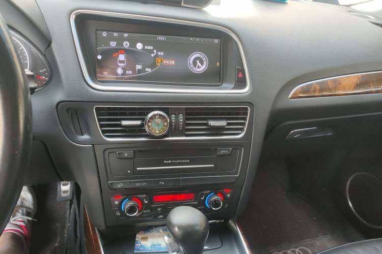 Used Audi Q5 2010 2.0TFSI Comfort Version Audio And AC Panel