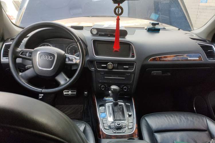 Used Audi Q5 2010 2.0TFSI Comfort Version Center Console