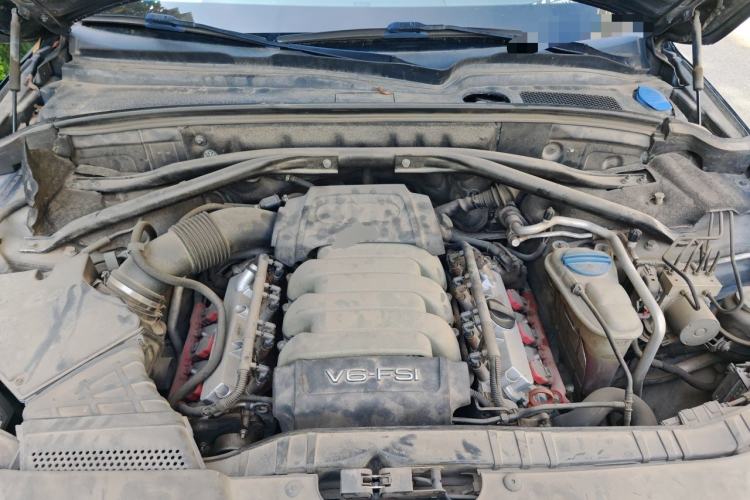 Used Audi Q5 2010 3.2 FSI Off-road Version Engine Bay