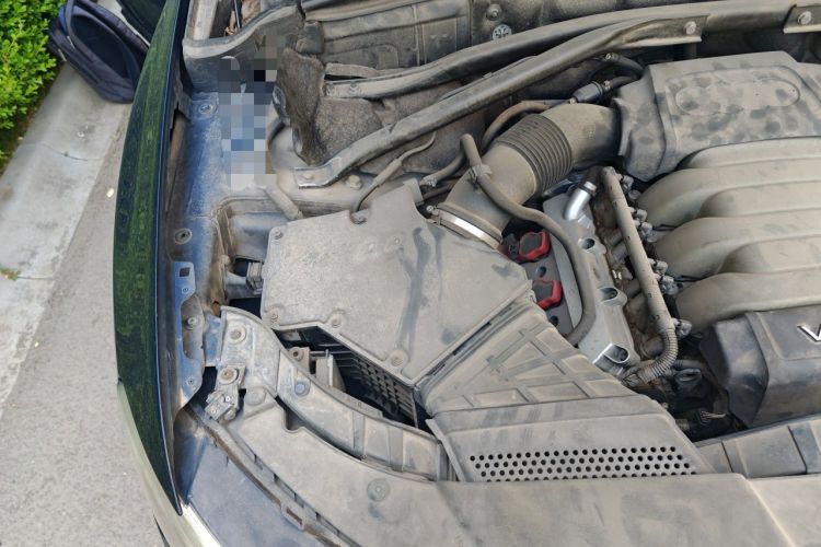 Used Audi Q5 2010 3.2 FSI Off-road Version Engine Bay Right