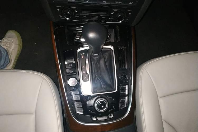 Used Audi Q5 2010 2.0TFSI Off-Road Version Gear Lever