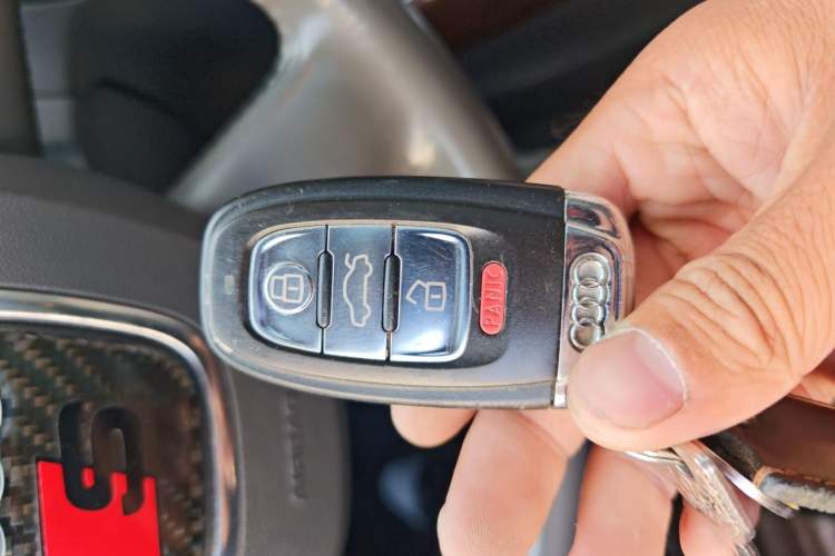 Used Audi Q5 2010 3.2 FSI Off-road Version Vehicle Key
