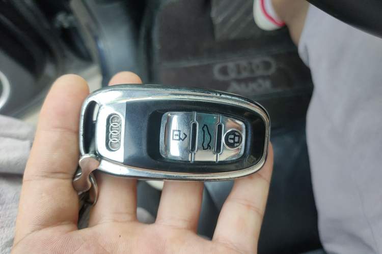 Used Audi Q5 2010 2.0TFSI Comfort Version Vehicle Key