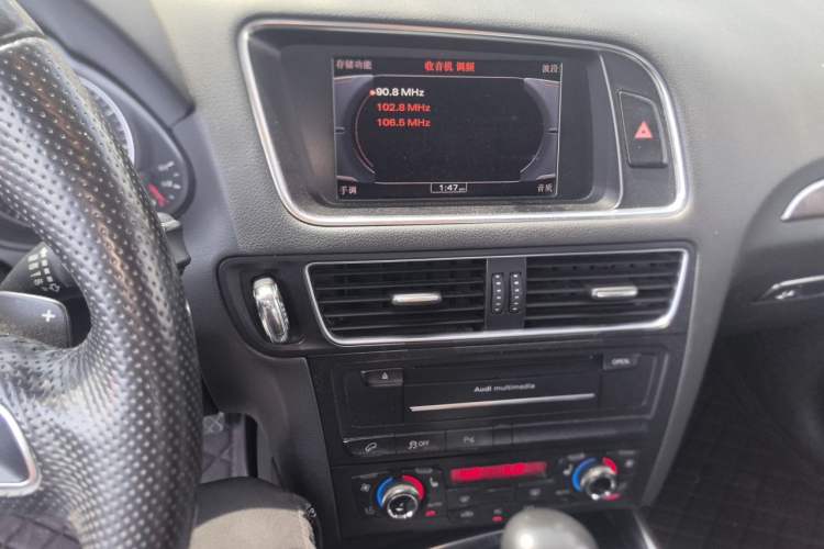 Used Audi Q5 2010 3.2 FSI Sport Edition Audio And AC Panel