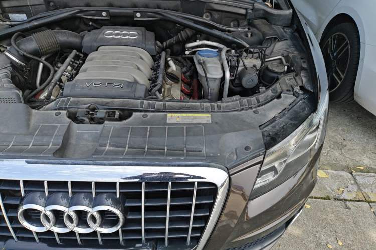 Used Audi Q5 2010 3.2 FSI Sport Edition Engine Bay Left