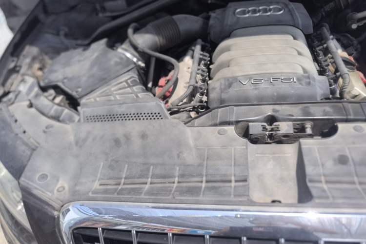 Used Audi Q5 2010 3.2 FSI Sport Edition Engine Bay Right