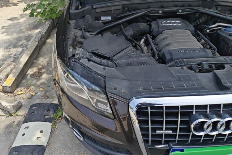 Used Audi Q5 2010 3.2 FSI Sport Edition Engine Bay Right