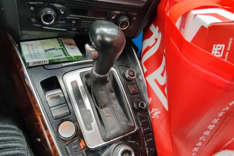 Used Audi Q5  Gear Lever