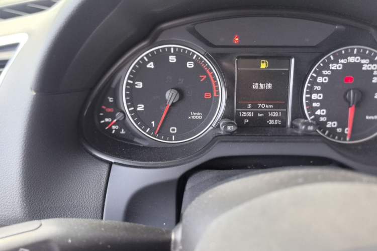 Used Audi Q5 2010 3.2 FSI Sport Edition Odometer Close Up