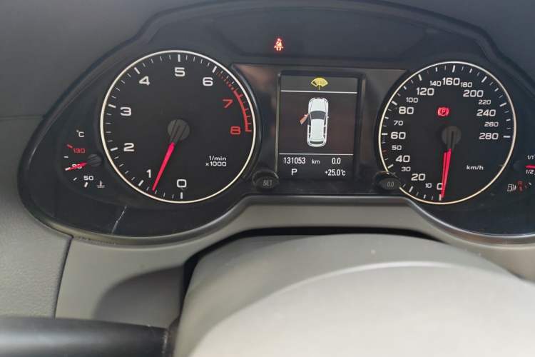 Used Audi Q5 2010 3.2 FSI Sport Edition Odometer Close Up