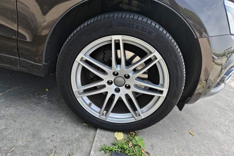 Used Audi Q5 2010 3.2 FSI Sport Edition Right Front Wheel Hub