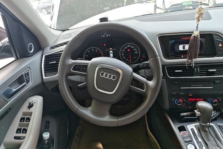 Used Audi Q5 2010 3.2 FSI Sport Edition Steering Wheel