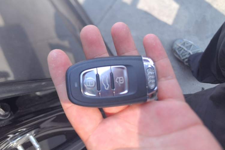 Used Audi Q5 2010 3.2 FSI Sport Edition Vehicle Key