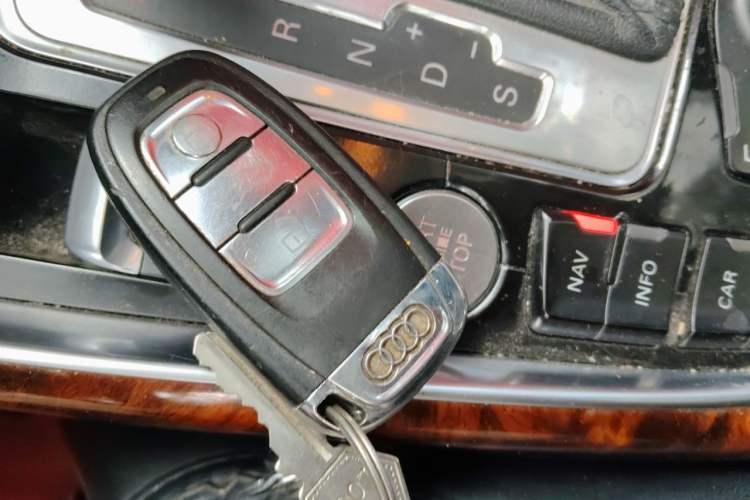 Used Audi Q5  Vehicle Key