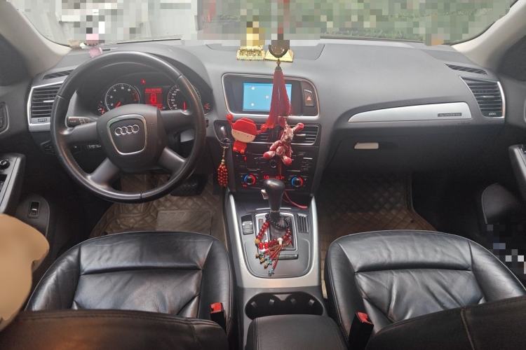 Used Audi Q5 2010 2.0TFSI Technology Edition Center Console