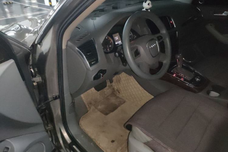 Used Audi Q5 2010 2.0TFSI Trendy Edition Driver Seat