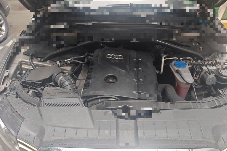 Used Audi Q5 2010 2.0TFSI Technology Edition Engine Bay
