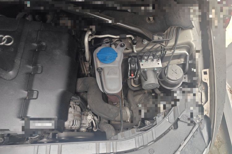 Used Audi Q5 2010 2.0TFSI Technology Edition Engine Bay Left