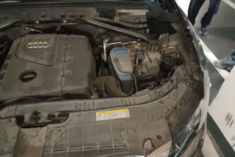 Used Audi Q5 2010 2.0TFSI Trendy Edition Engine Bay Left