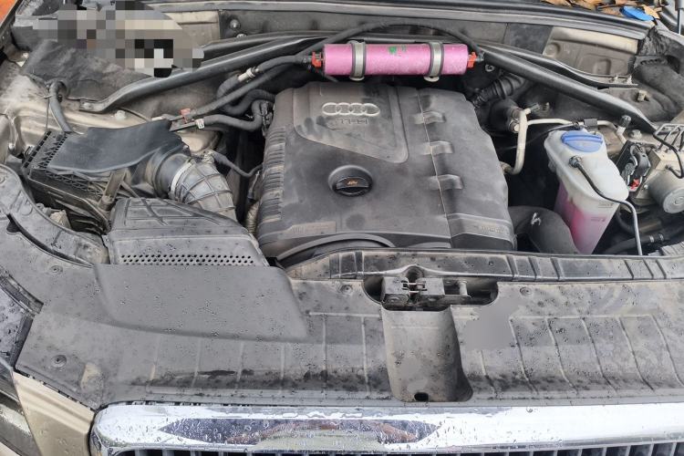 Used Audi Q5 2010 2.0TFSI Trendy Edition Engine Bay