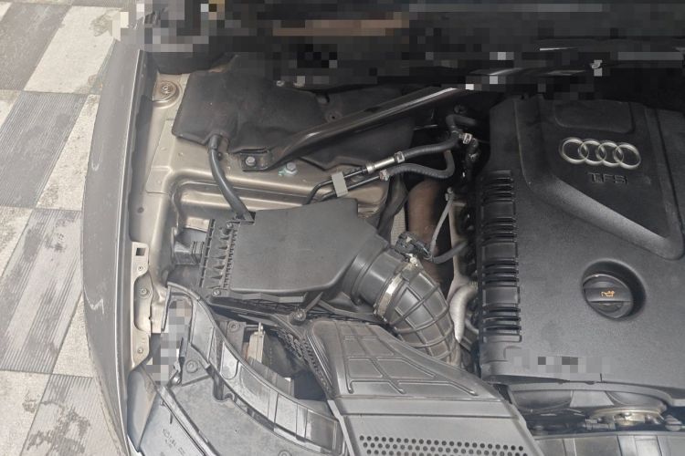Used Audi Q5 2010 2.0TFSI Technology Edition Engine Bay Right