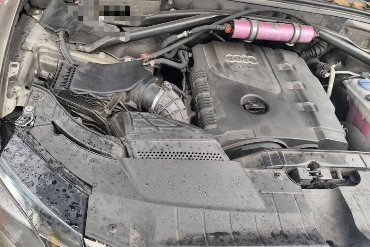 Used Audi Q5 2010 2.0TFSI Trendy Edition Engine Bay Right