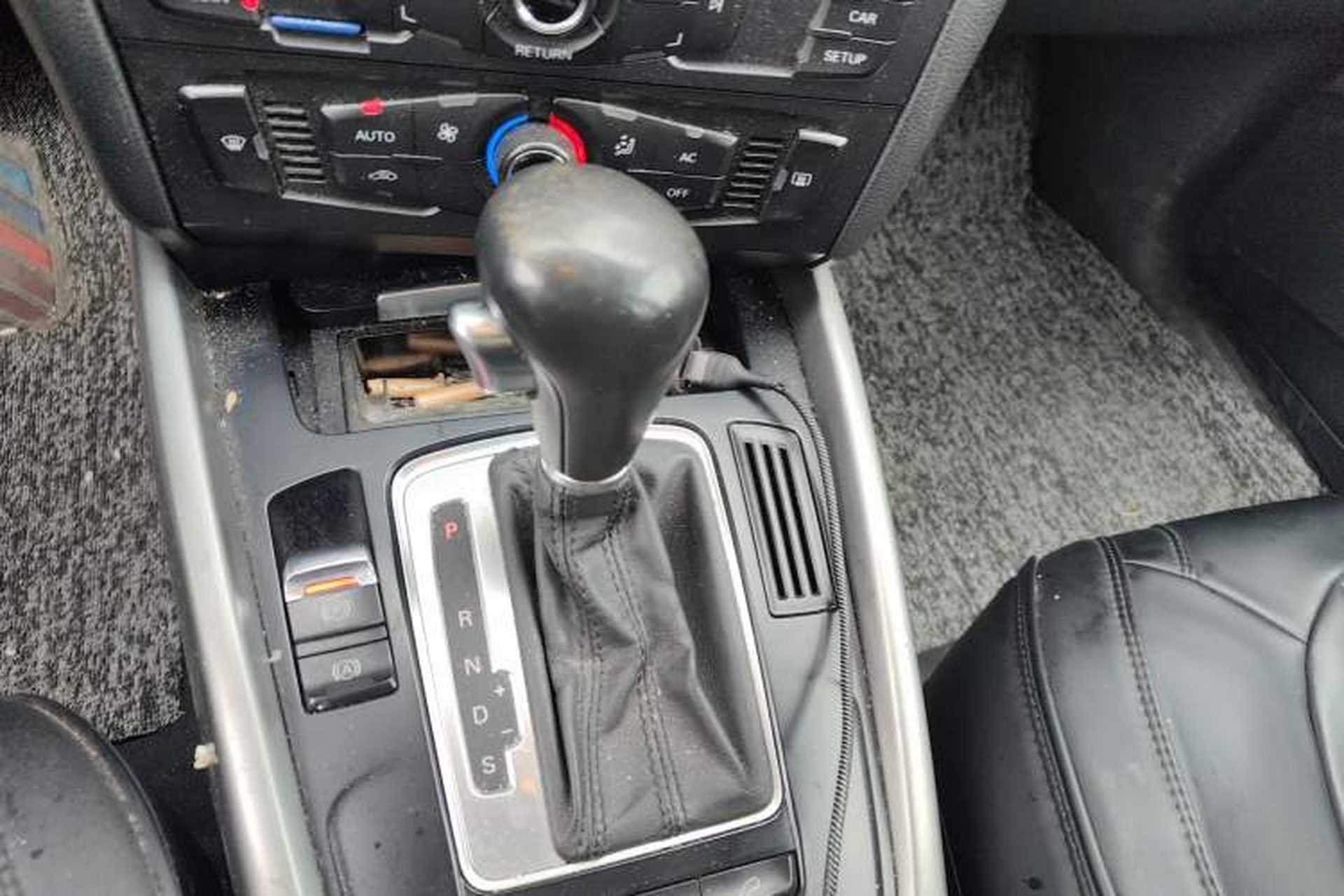 Used Audi Q5 2010 2.0TFSI Trendy Edition Gear Lever