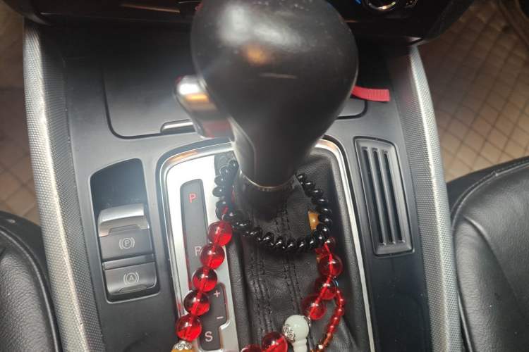 Used Audi Q5 2010 2.0TFSI Technology Edition Gear Lever