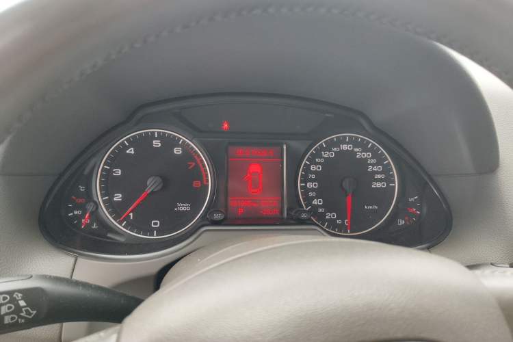 Used Audi Q5 2010 2.0TFSI Trendy Edition Instrument Cluster