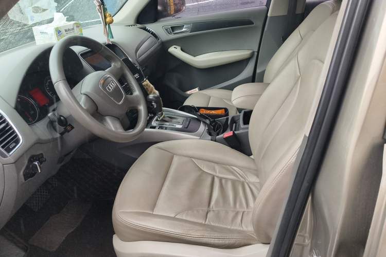 Used Audi Q5 2010 2.0TFSI Trendy Edition Left Front Seat
