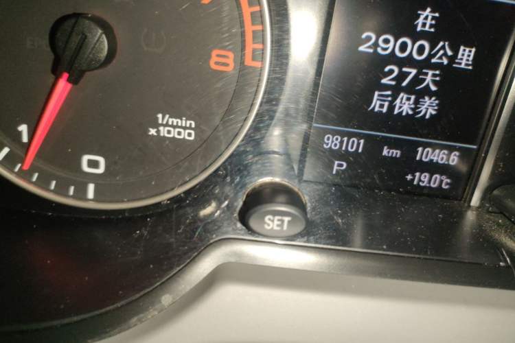 Used Audi Q5 2010 2.0TFSI Trendy Edition Odometer Close Up