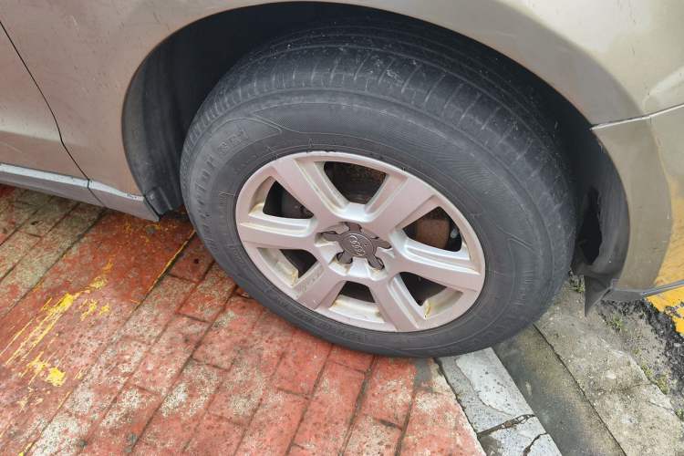 Used Audi Q5 2010 2.0TFSI Trendy Edition Right Front Wheel Hub