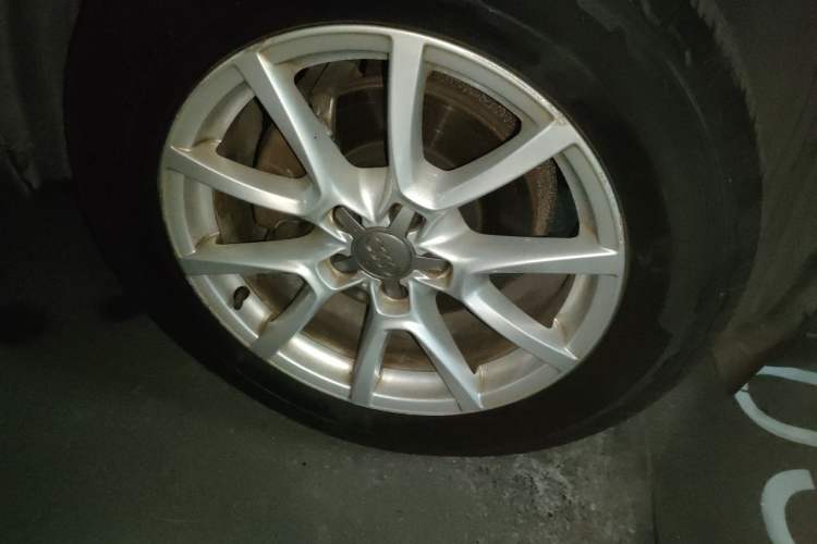 Used Audi Q5 2010 2.0TFSI Trendy Edition Right Front Wheel Hub