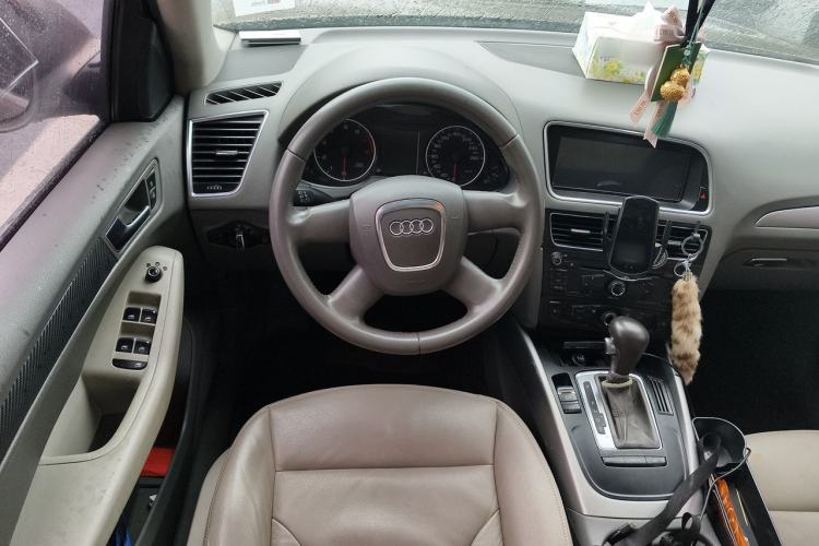 Used Audi Q5 2010 2.0TFSI Trendy Edition Steering Wheel