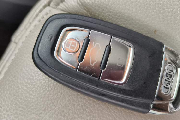Used Audi Q5 2010 2.0TFSI Trendy Edition Vehicle Key