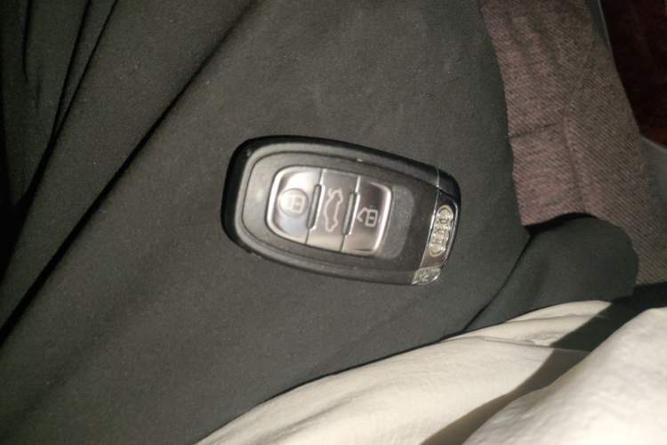 Used Audi Q5 2010 2.0TFSI Trendy Edition Vehicle Key