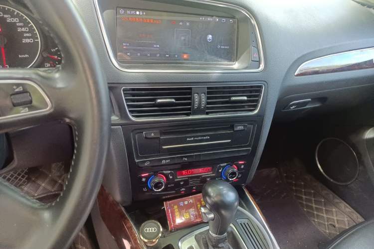 Used Audi Q5 2010 2.0TFSI Trendy Edition Audio And AC Panel